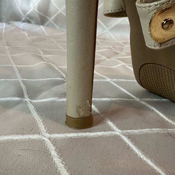 Aldo Beige Strappy Heels with Brass Accents, size 9 - Picture 10 of 16